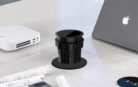 Höjden på skrivbordsuttaget är lämplig