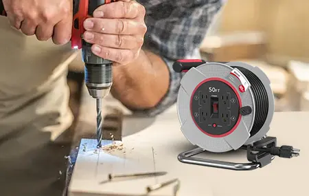 Vilket material är plastspolen gjord av