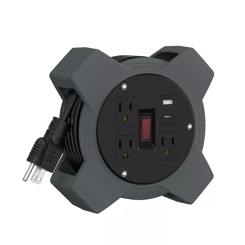 3 uttag usb plastsladdrulle 20 fot