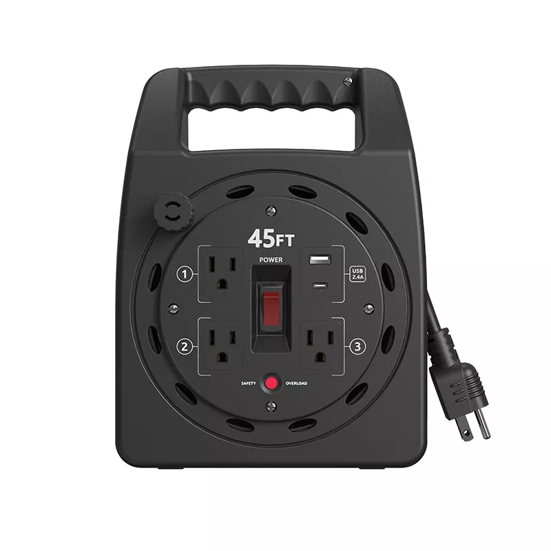 3 uttag Usb2.4a plastsladdrulle 45ft med överbelastningsskydd